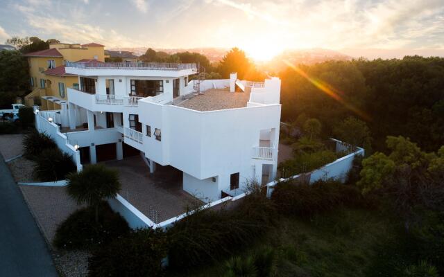 Limoni Luxury Suites