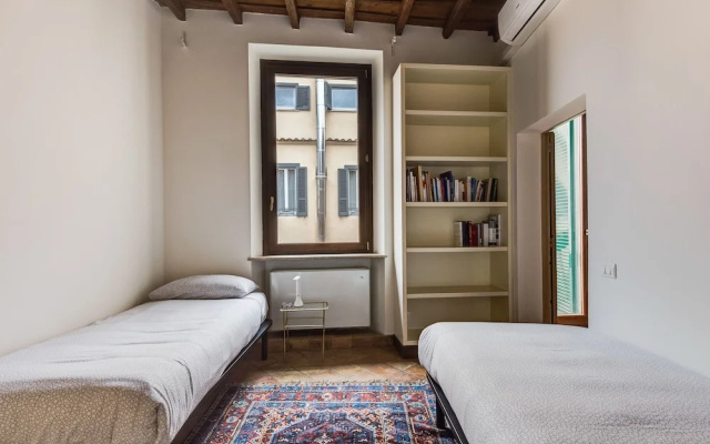 Pantheon Luxury Enchanting Apartment