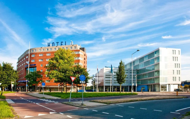 Golden Tulip Amsterdam Art