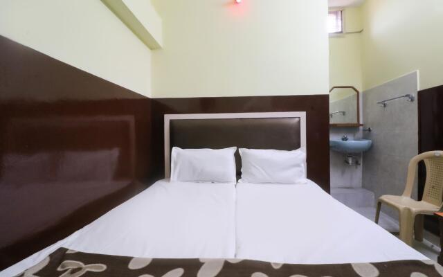 SPOT ON 48499 Hotel Monu