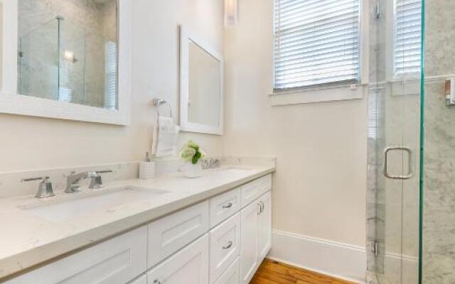 3BR Loft on Carondelet by Hosteeva