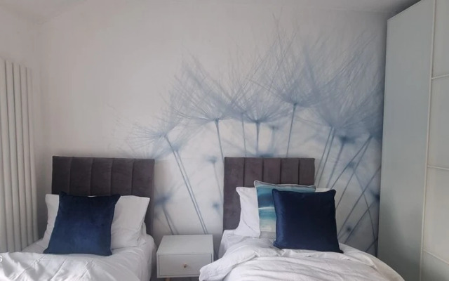 Modern 3bed House in Slough