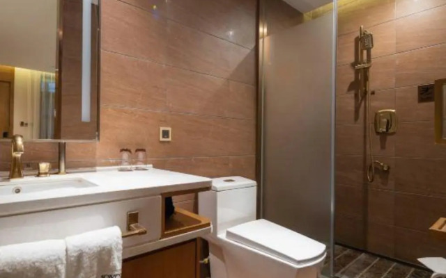 Choenix Hotel (Beijing Tiananmen Square Qianmen Street Subway Station)