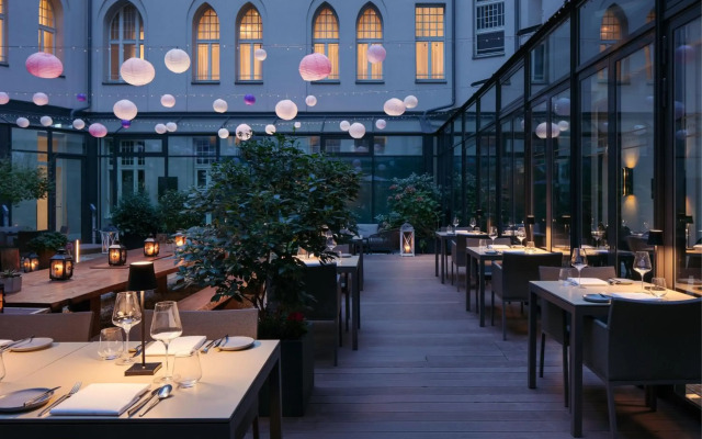 Roomers Berlin Steinplatz, Autograph Collection