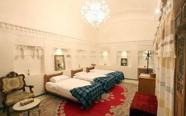 Mahinestan Raheb Hotel