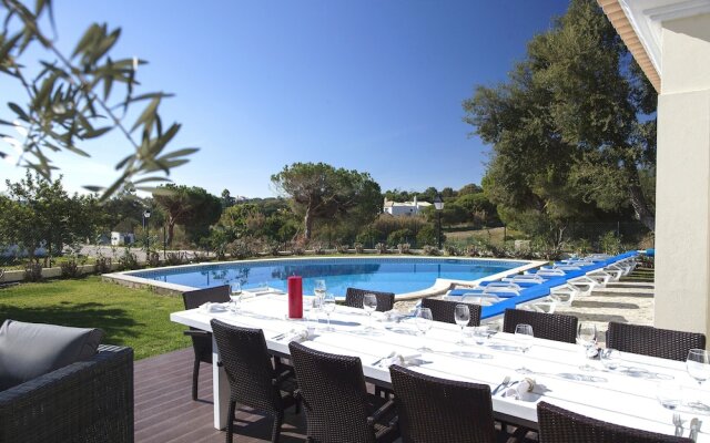 Outstanding Villa Very Well Located Near The Beach
