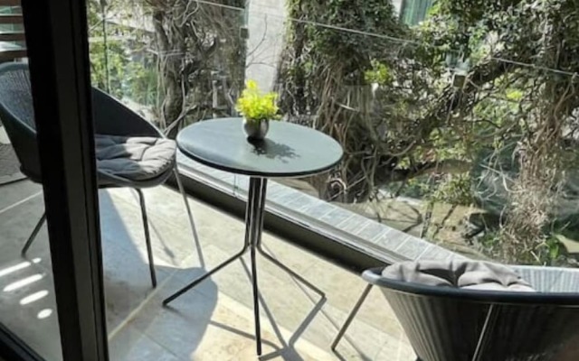 Apartments near 5th Avenue with Rooftop Ocean View