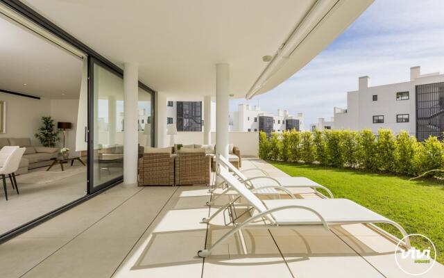 Lady in Fuengirola with 2 bedrooms and 2 bathrooms