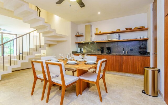 Jungle Luxury in Private Residential Area & Stunning Rooftop by Stella Rentals