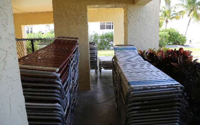 Cane Palm Beach Club 105