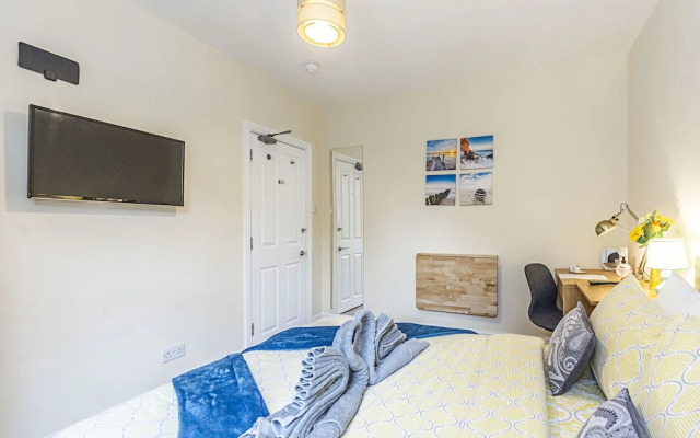 Greyhound Road Rooms