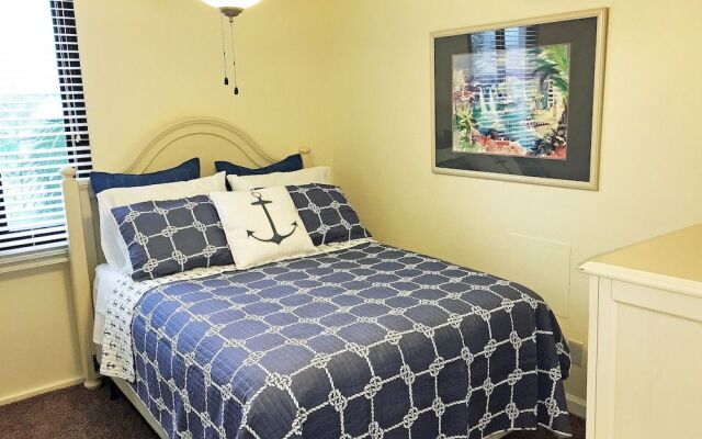 Holiday Towers 206 3 Br condo by RedAwning