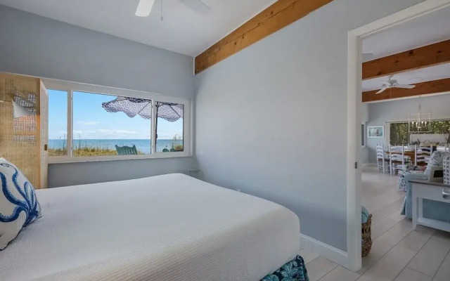 Flamingo Bay 4 Bedroom Home by RedAwning