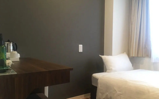 Hotel LiVEMAX Umeda Central – Guest Rooms – Osaka
