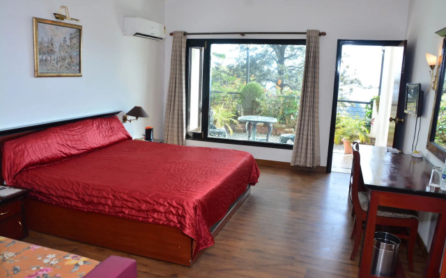 8fold-Pinecrest By LaRiSa, Bhimtal