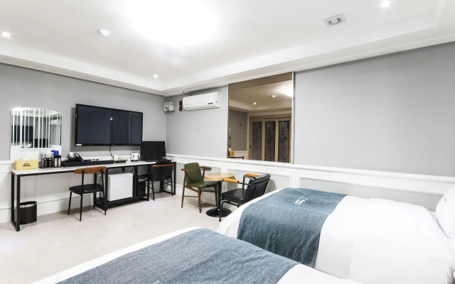 500th Hotel