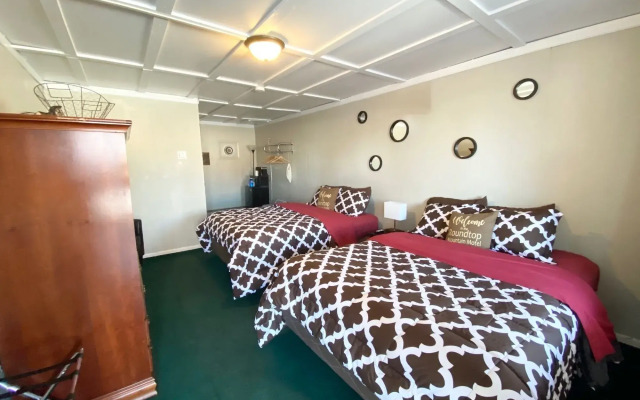 Roundtop Mountain Vista - Cabins and Motel