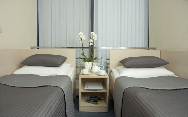Comfort Hotel Air Express (Free Zone)