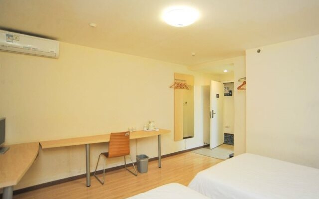 7 Days Inn (Dongguan Hongfu Road Metro Station)