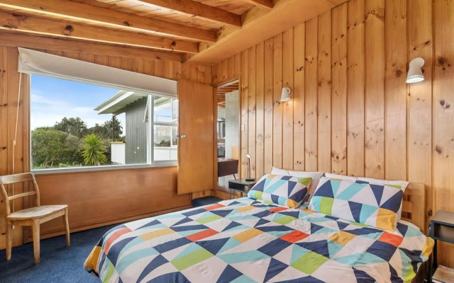 Queenie - Waikanae Beach Holiday Home