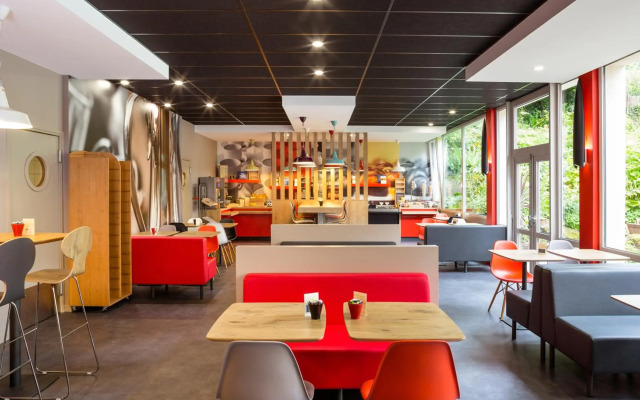 ibis Lannion Cote de Granit Rose