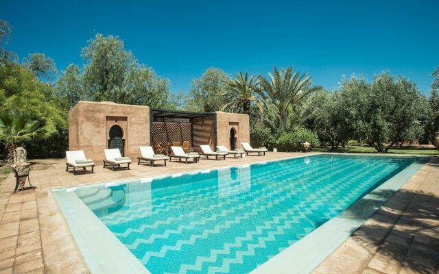 Villa Alouna en exclusivité avec piscine privée dans la Palmeraie