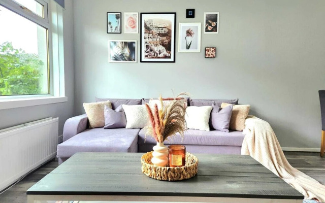 Quirky Home Quiet Neighbourhood