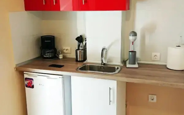 Monad Apartments Karaoli