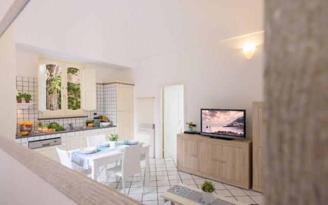 Paper Apartment with Pool