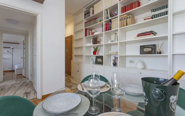 Skyline view Biancamano 1 bdr with balcony by Rentopolis