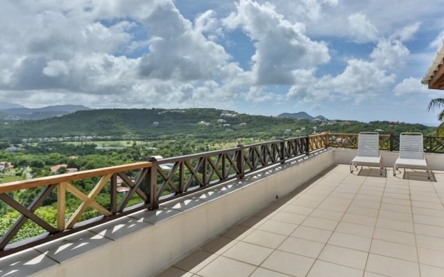 Hilltop Villa With Great Views Out To Sea - Villa Cadasse 3 Bedroom Villa by RedAwning