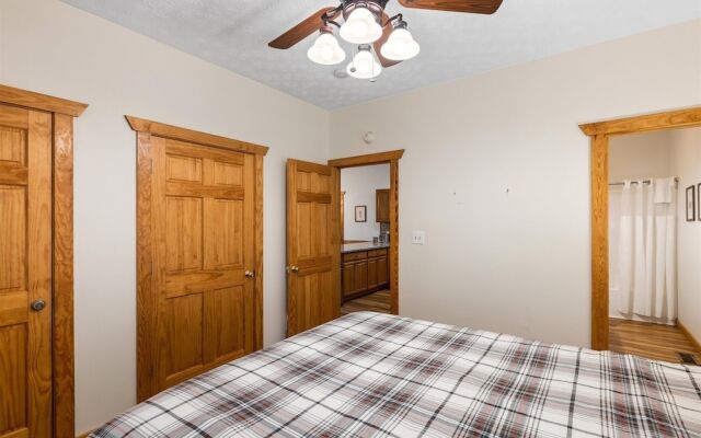 Whitetail Cabin 2 Bedroom Cabin by RedAwning