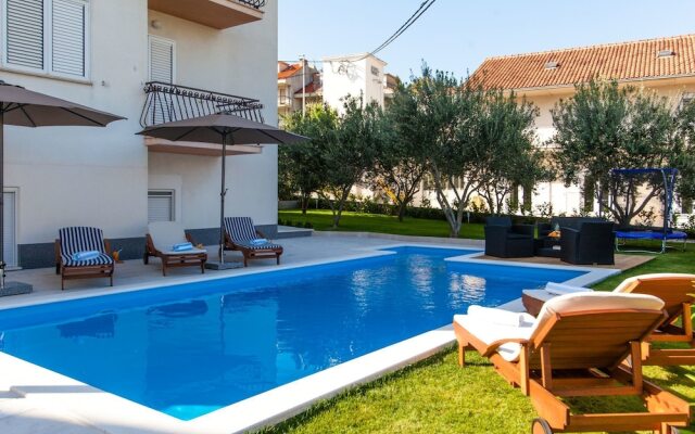 Modern Holiday Home in Podstrana With Pool