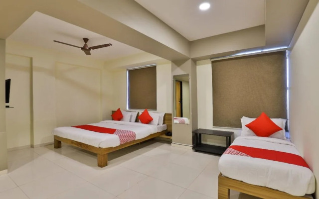 OYO 19842 Hotel Royal Inn