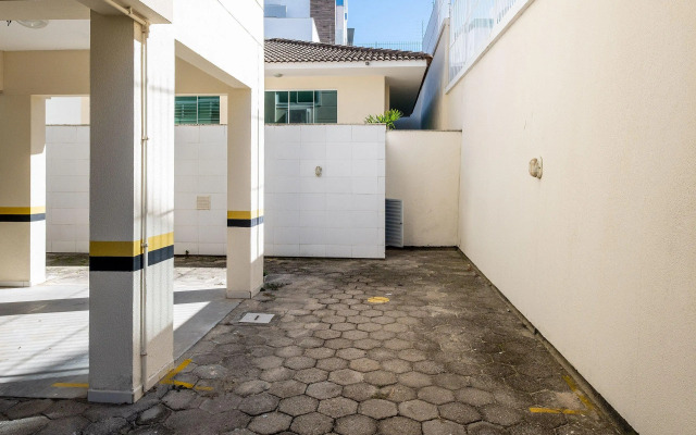 Apto com piscina a 2min da praia CAC106