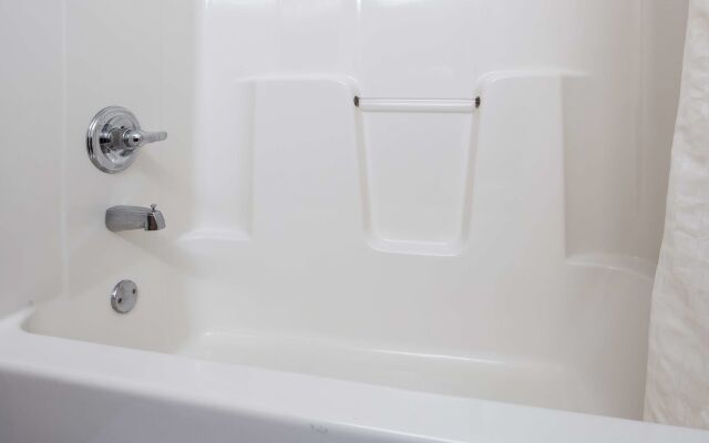 Spark by Hilton Oak Forest