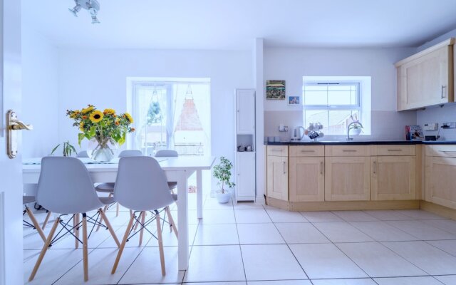 Stunning 4-bed House in Camberley