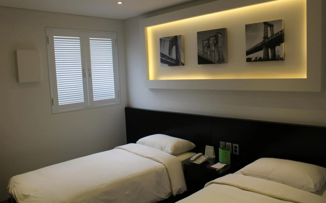 Insadong Crown Hotel