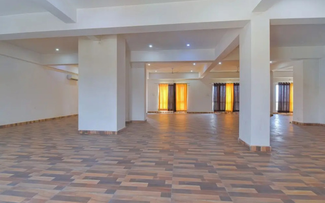 Fabhotel Prime The Royal Galaxy