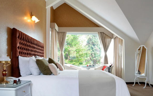 Casa Bonita Hotel & Luxury Residence