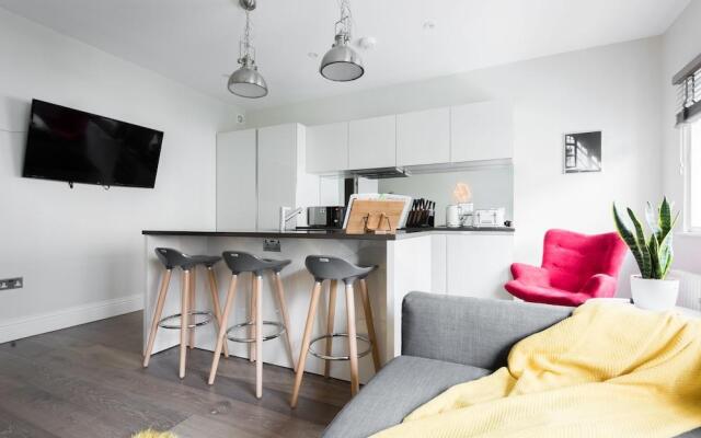 The Soho Hideout  - Modern & Bright 2BDR in Central London