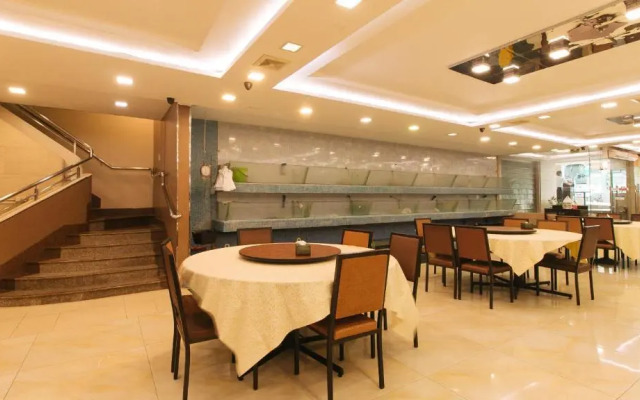 Peace Hotel by RedDoorz