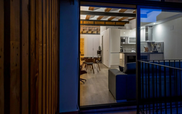 CENTER-Luxurious 1BR, 1BA-Terrace, WI-FI, A/C