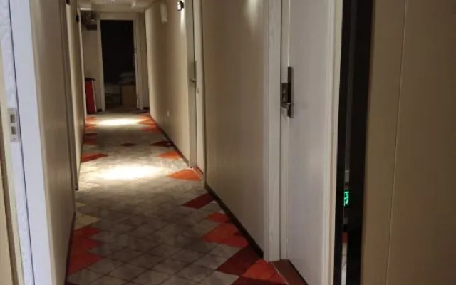 Kate Hotel (Guangzhou Dadao Yangxu Metro Station)