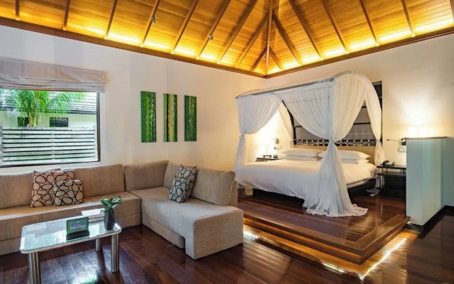 Labriz Silhouette Seychelles