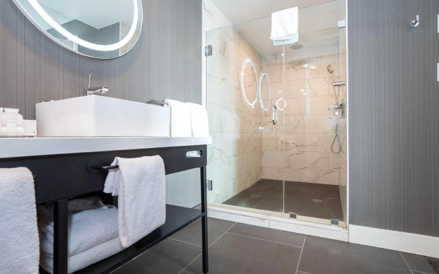 Sandman Signature Calgary Airport Hotel