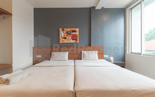 RedDoorz Near Braga Street – Guest Rooms – Bandung