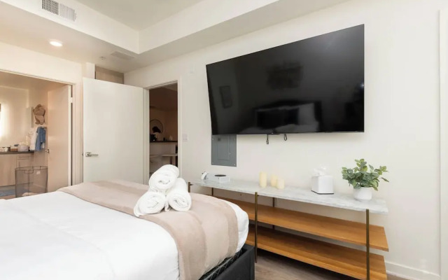 Hollywood Apartment Near Walk of Fame