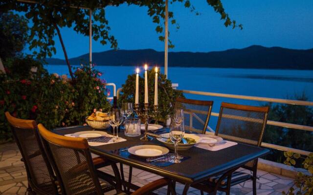 Apartments Ratac Lobrović with private beach and beautiful sunset