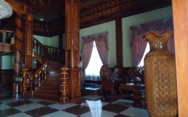 Luck Life World Hotel